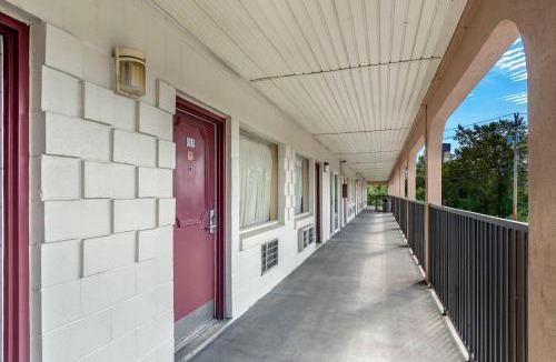 Easton Cabin | Econo Lodge Easton Route 50