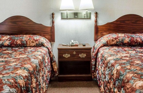 Saint Clair Cabin | Econo Lodge Frackville