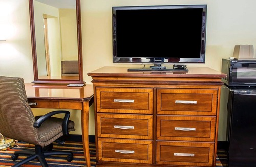 Clairton Hotel | Econo Lodge Jefferson Hills Hwy 51