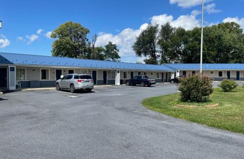 Mechanicsburg Cabin | Econo Lodge Mechanicsburg - Harrisburg West