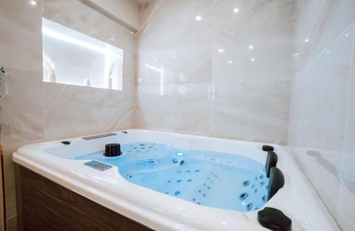 Rueil-Malmaison Apartment | Edera Spa