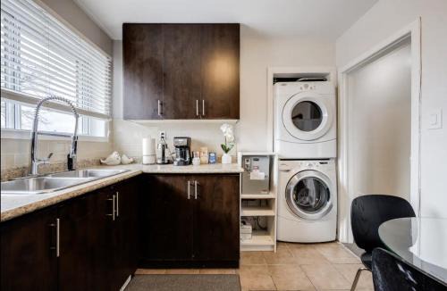 Keelesdale - Eglinton West Apartment | Eglinton West Guest Suite