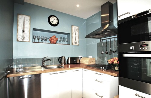 7th Arrondissement Apartment | Eiffel-Invalides, New & Elegant
