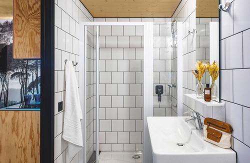 Serris Hostel | Eklo Marne La Vallée