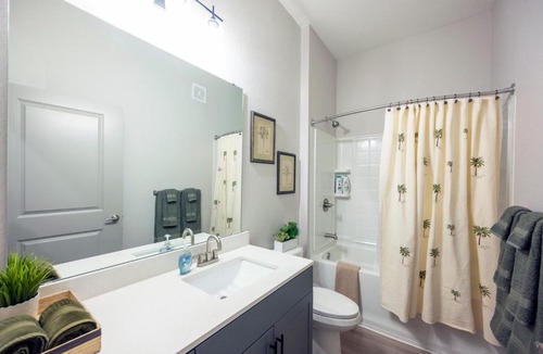 East Ybor Apartment | Electric, Chic, YBor, Channelside, 1BR - 5 ppl