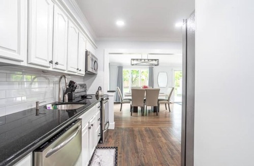 Huntington Station Apartment | Elegance @ Huntington | Spacious Family Apt | Yard