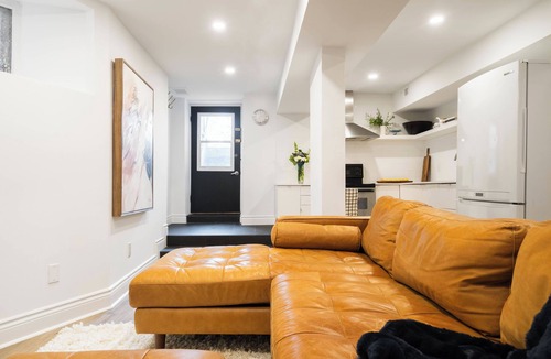 Parkdale Apartment | Elegance on Elm Grove
