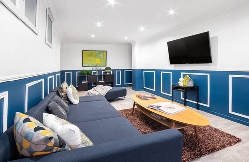 Strasbourg -Saint-Denis Apartment | Elegant 130m² Apartment in Central Paris, Marais