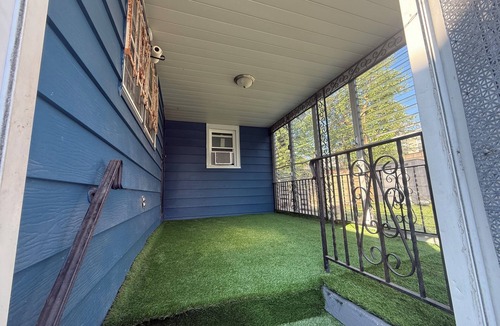 Lower Vailsburg House | Elegant 2-Bedroom Retreat & Modern Comfort & Prime Location.