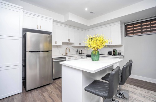 Pine Grove House | Elegant 2-Bedroom Suite in Custom Mansion Peaceful Family Friendly Neighborhood