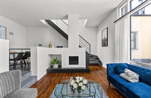 Cabbagetown House | Elegant 3 Bedroom 4 Story Townhouse with Rooftop Terrace