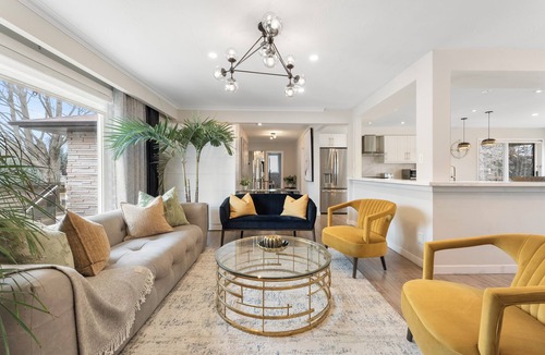 Richmond Hill House | Elegant 3-Bedroom & 2 Bathroom Bungalow Villa with Private Hot Tub