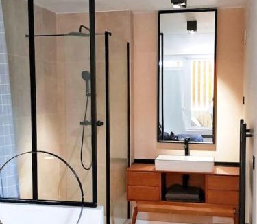 Grenelle Apartment | Elegant 48sqm apartment Eiffel - view & large terrace