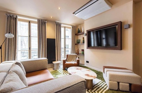Les Halles Apartment | Elegant 5BR Apartment for 12 – Prime Location in Paris 1st eme
