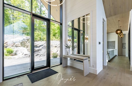 Seguin Cottage | Elegant 7 bed 8 bath cottage on Lake Joseph