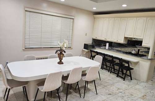 Monsey Villa | Elegant 9+ bed, mansion, kosher, Shabbos-friendly