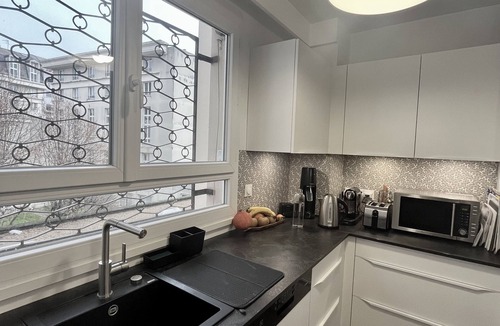 19th Arrondissement Condo | Elegant and Confortable 2 bedrooms 2 bathrooms - Private Parking - Mobile Aircon