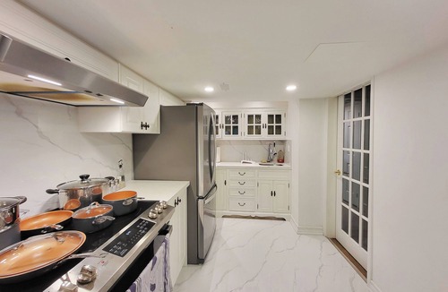 East Credit House | Elegant Apartment with Cozy Fireplace & Movie Theater-Near Toronto Airport