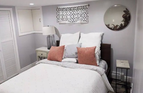 Valley Stream Apartment | Elegant basement apartment 15min from JFK +Parking