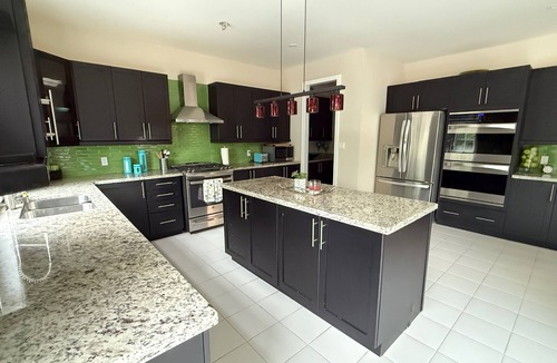 Hamilton House | Elegant & Cozy Designer Home in Meadowlands