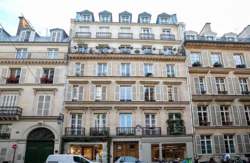 Quartier de la Place-Vendome Apartment | Elegant, Fashion center, with view