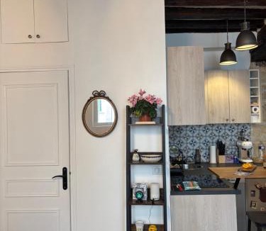 Quartier Sainte-Avoye Apartment | Elegant Flat in Marais Paris