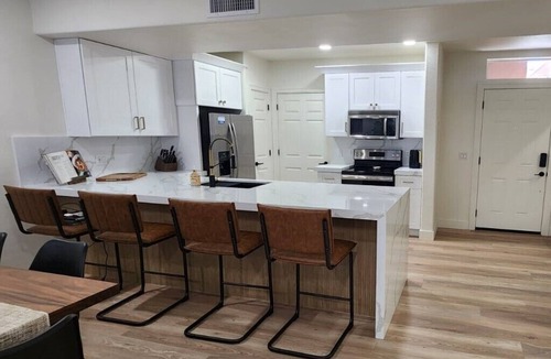 North Scottsdale Condo | Elegant & Fully Furnished 3-BR Condo in Prestigious N Scottsdale Gated Community