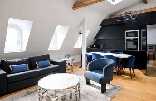 Champs-Elysees Apartment | Elegant Home 2BDR/6P Near Champs Elysées