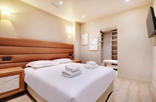 Saint-Merri Apartment | Elegant Home - 5BD-12P - Heart of 'Le Marais'
