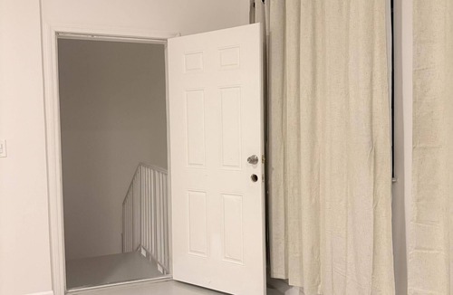 West Little River House | Elegant lakeview Miami home cozy, clean, and comfortable perfect for a relaxing.