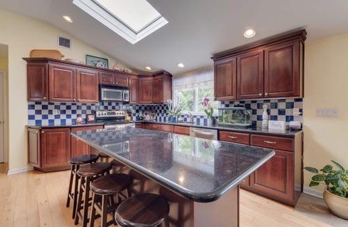 Syosset House | Elegant private resort style North Shore home
