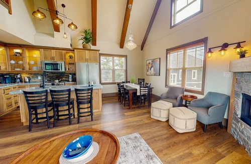 The Blue Mountains House | Elegant retreat w/high vaulted ceilings, elegant decor & shared pool