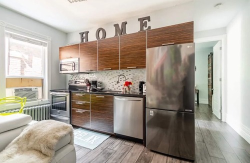 Parkdale Apartment | Elegant style with 3D feature 1 BR suite downtown
