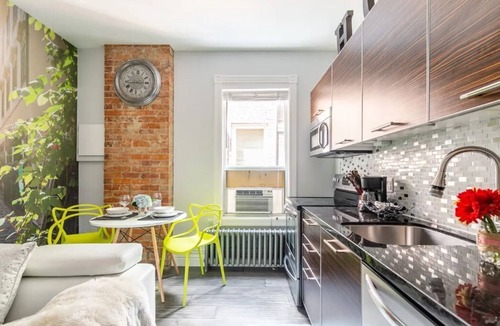 Parkdale Apartment | Elegant style with 3D feature 1 BR suite downtown