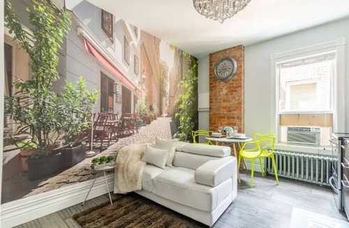 Parkdale Apartment | Elegant style with 3D feature 1 BR suite downtown
