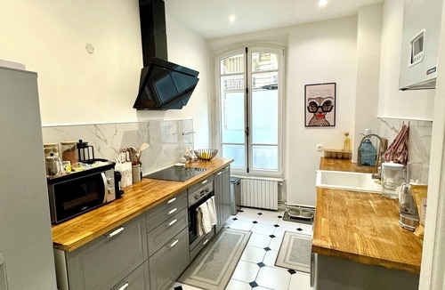 Quartier de Rochechouart Condo | Elegant Unique 2BR Condo 100m² Quiet Luxury with Workspace Central Paris 9