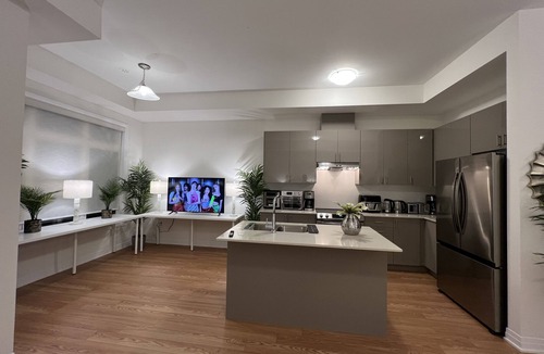 Vaughan House | Elegant Whole Townhome In Woodbridge Estate Vaughan