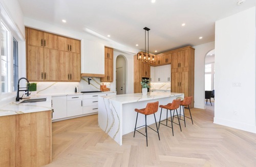 Burlington House | Elite 5 BR, Lake, Gym, Sauna, Mov Thtr, OutD FP & Ktcn, Kids play rm