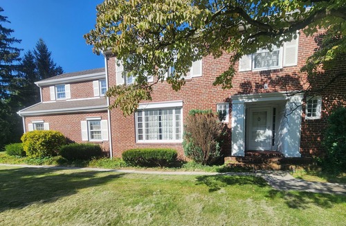 State College House | Elite historic Atherton estate centrally located and 2.4 miles from stadium.