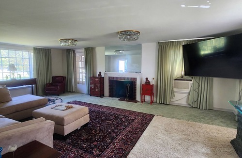 State College House | Elite historic Atherton estate centrally located and 2.4 miles from stadium.