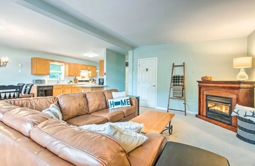 Union Dale House | Elk Mountain Lake House & Ski Lodge – 3BR/2BA Lake