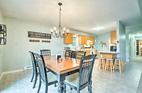 Union Dale House | Elk Mountain Lake House & Ski Lodge – 3BR/2BA Lake