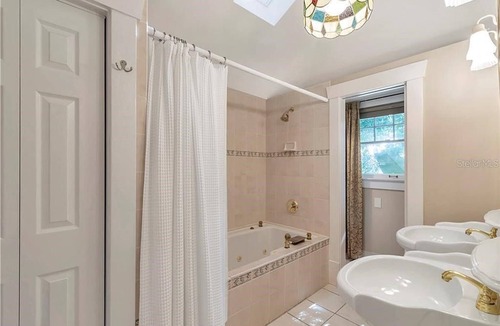 Historic Old Northeast Bed & Breakfast | Elm Room Bay at ONE Inn, steps to Downtown St. Pete: Ideal for all guests