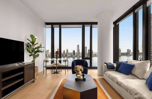 Tudor City Apartment | Embassy I | High-floor Midtown 2BR