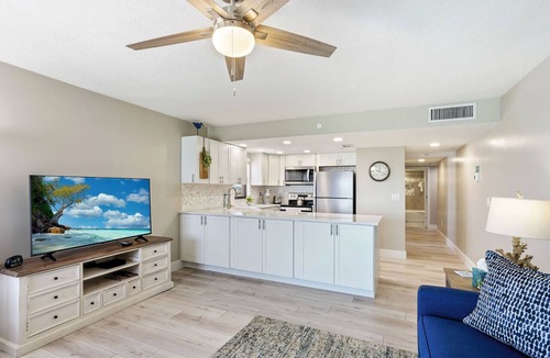 North Redington Beach Condo | Emerald Isle 604 Beautiful TOP FLOOR Condo|DIRECT GULF View|Private balcony