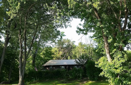 Huntingdon Cottage | Emmazing Grace Riverside Cottage-Military/First Responder Discount