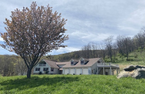 Allegheny Mountains House | Enchanting Mountain Villa on Extensive Grounds