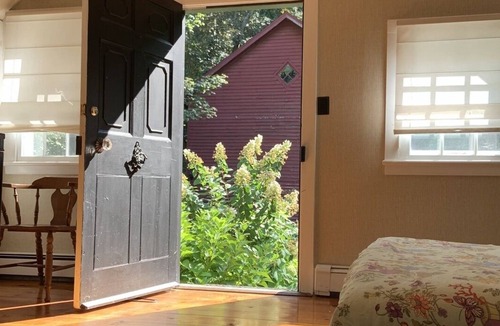 Roslyn House | English cottage with a Secret Garden