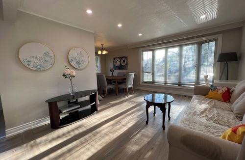 Bridlewood House | Enjoy Free parking three-bedroom Bunglaw house!