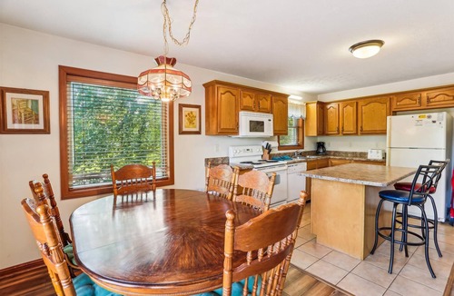 Canaan Valley House | Enjoy some mountain time with your favorite canine at Alpine View!